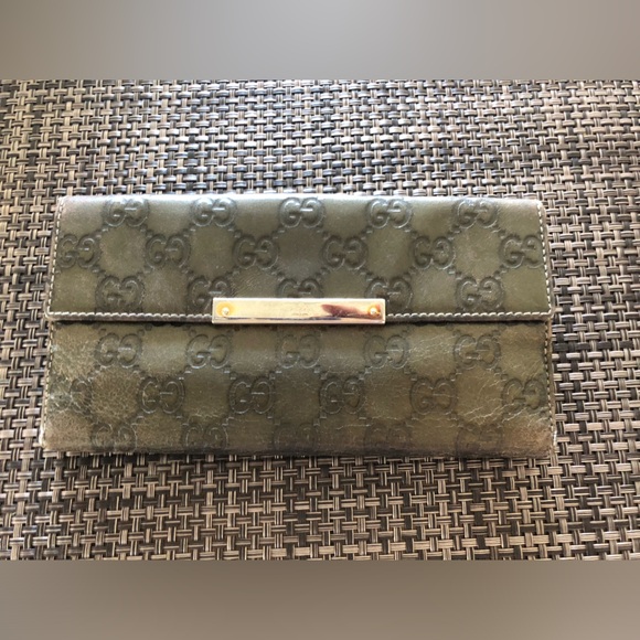 Gucci Wallet Pre-loved, but in Great Condition. - Picture 2 of 14
